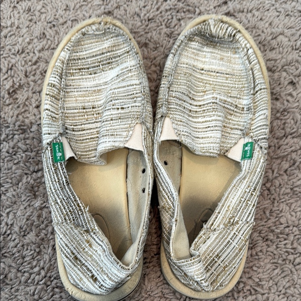 Sanuk Cream Flats Comfortable Slip-On Loafers